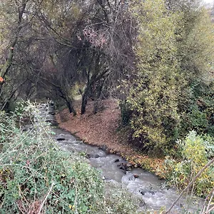 Junto Al Río En Entrada Ruta Cahorros Monachil